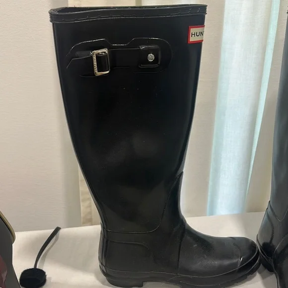 Hunter Women's Black Rain Boots - Picture 4 of 9
